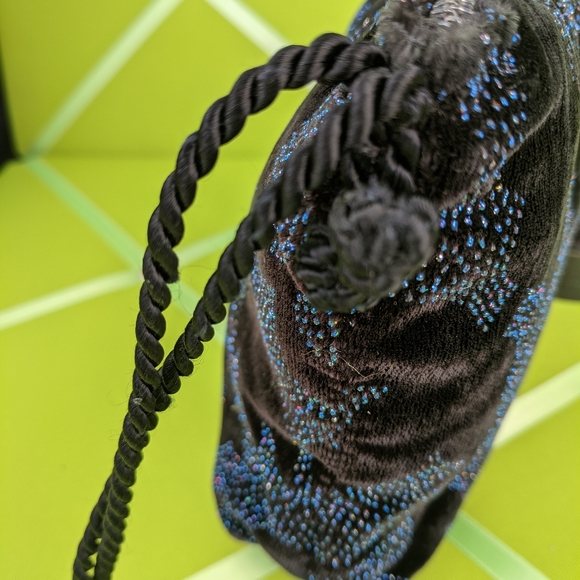 Lise Velvet Embossed Shoulder Bag - Picture 6 of 7